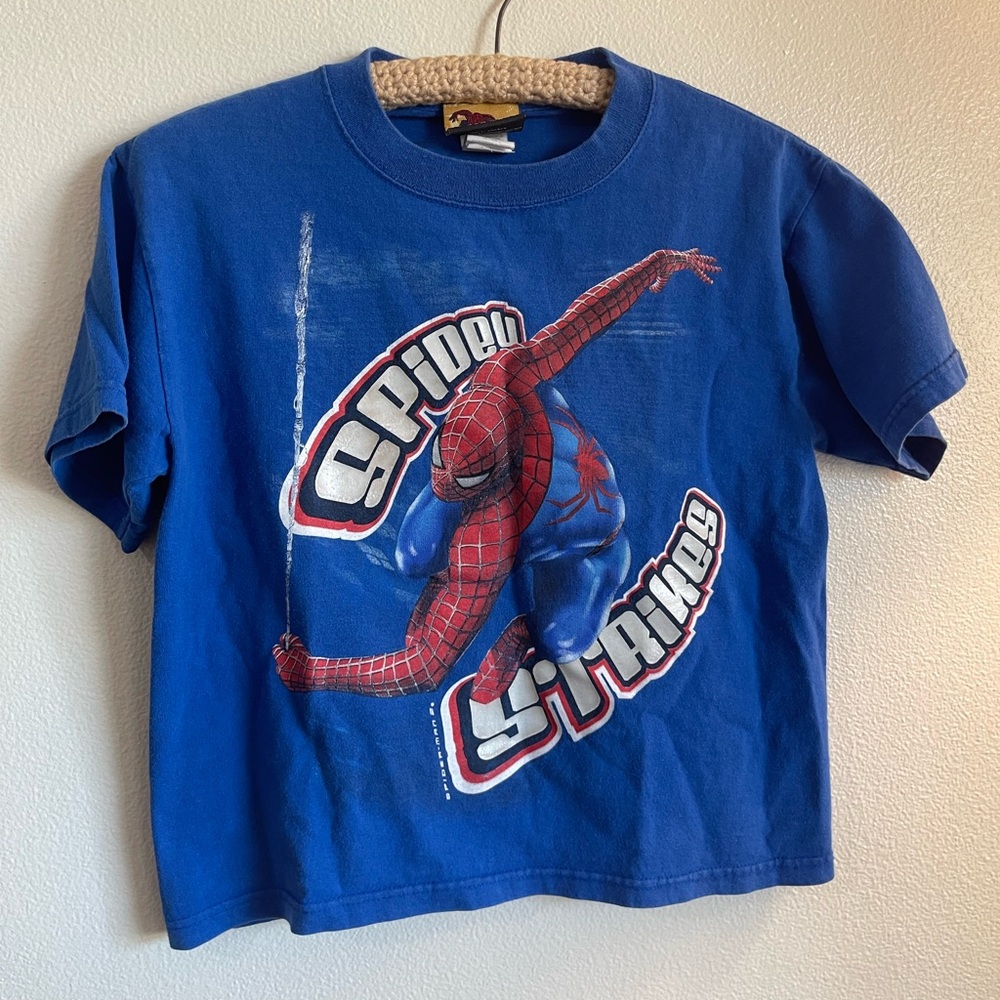Vintage Spider-Man 2 2004 boys blue 100% cotton thick t shirt spidey strikes